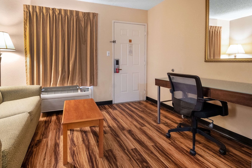 Econo Lodge Hillsboro I-35 31/35