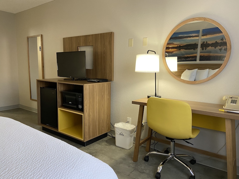Days Inn by Wyndham Rawlins 47/64