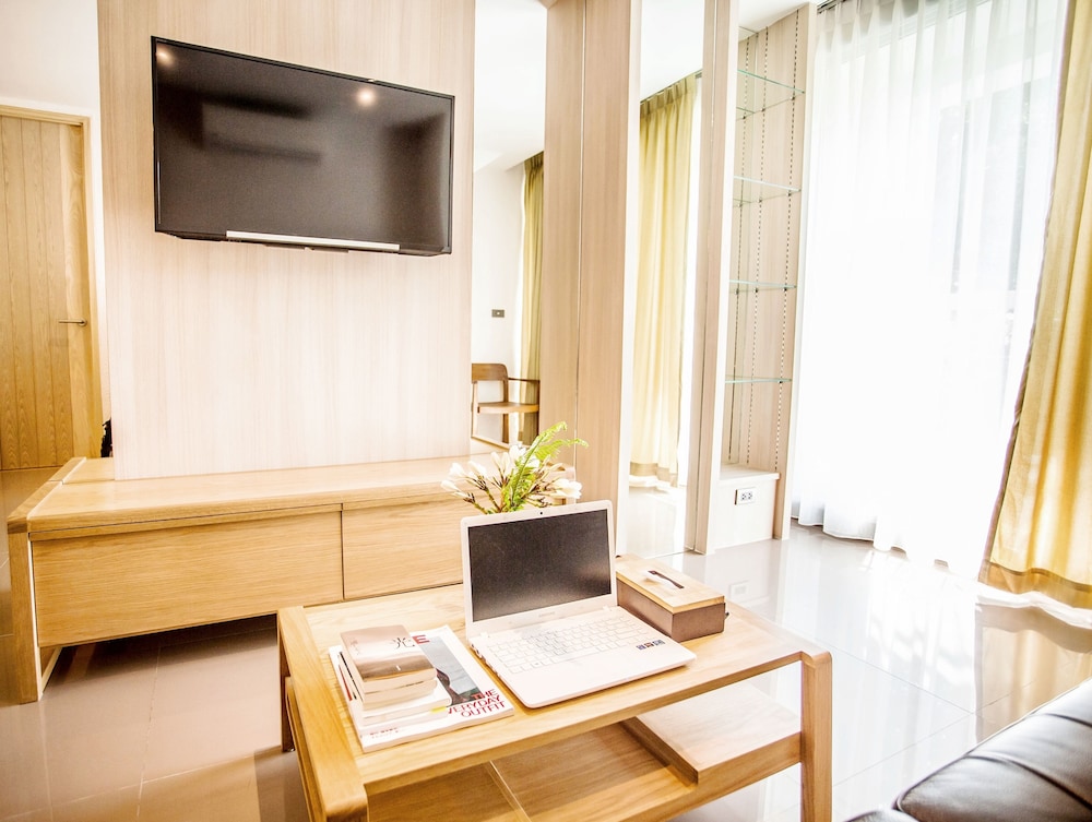 Balcony Seaside Sriracha Hotel Serviced Apartments 28/34
