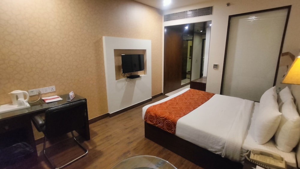 DS Clarks Inn Gurgaon 16/42