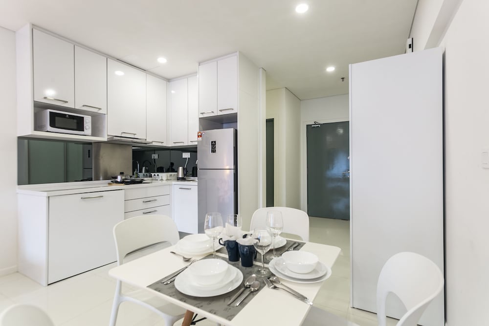 Summer Suites Residences By Subhome 62/68