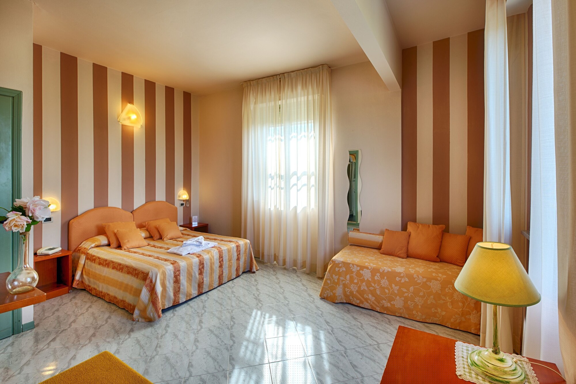 ROOM, TRIPLE