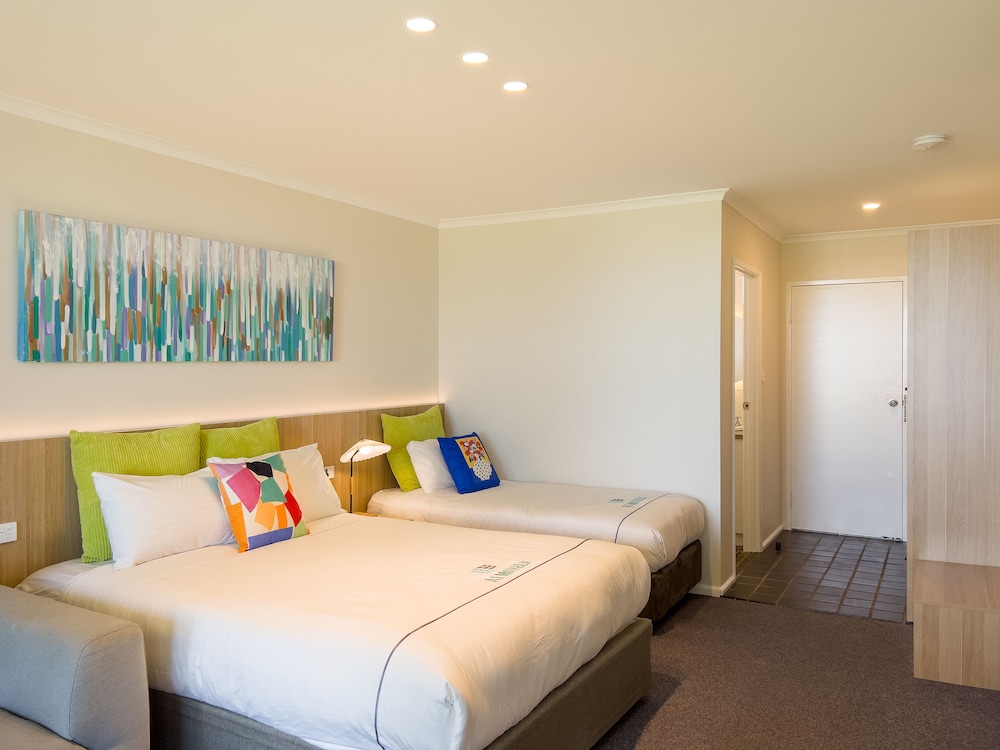 Port Fairy Motor Inn 12/63