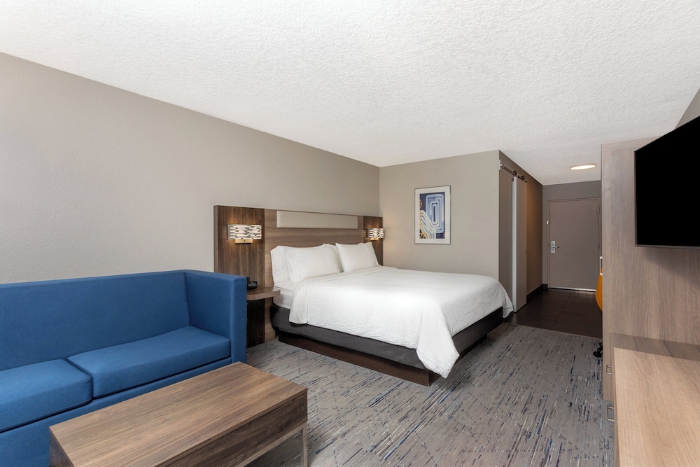 Standard, King Bed, Sofa, Holiday Inn Express Hotel And Suites Florida City Gateway To Keys 2/5
