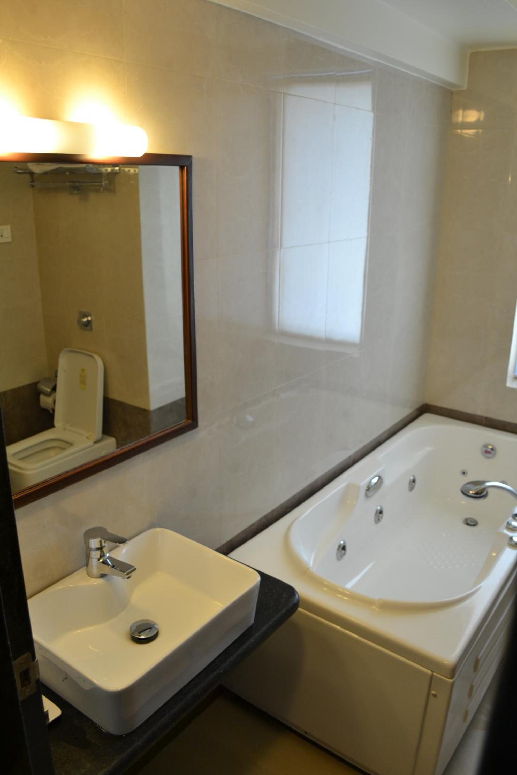 Oyo Rooms Old Pune Bangalore Road Kolhapur 44/45
