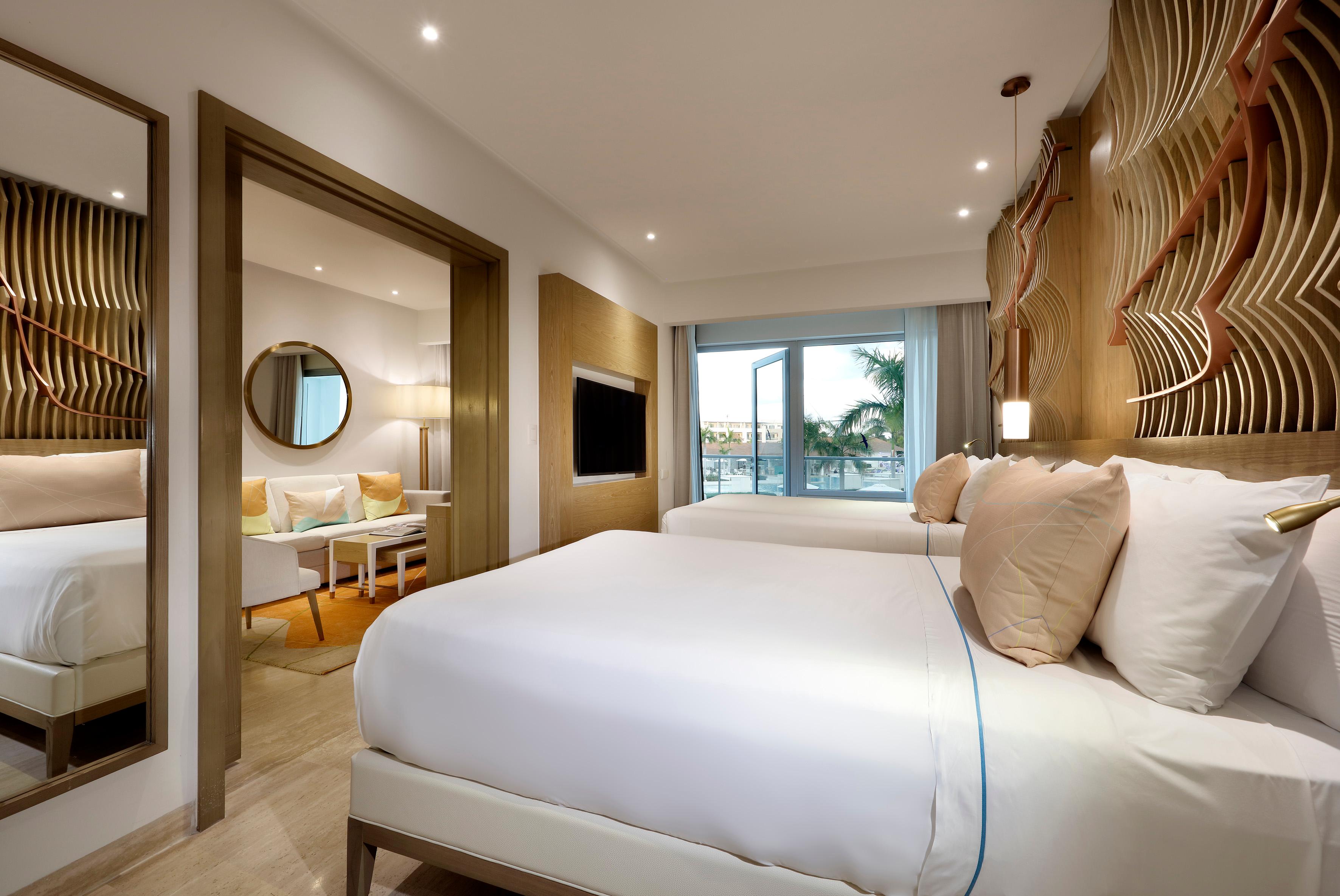 Master, Family Suite, Pool View