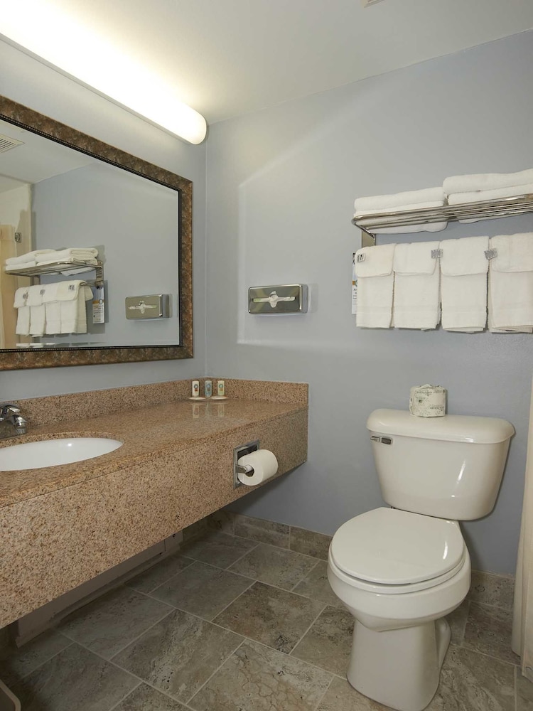 Quality Inn Bourne - Cape Cod 15/25