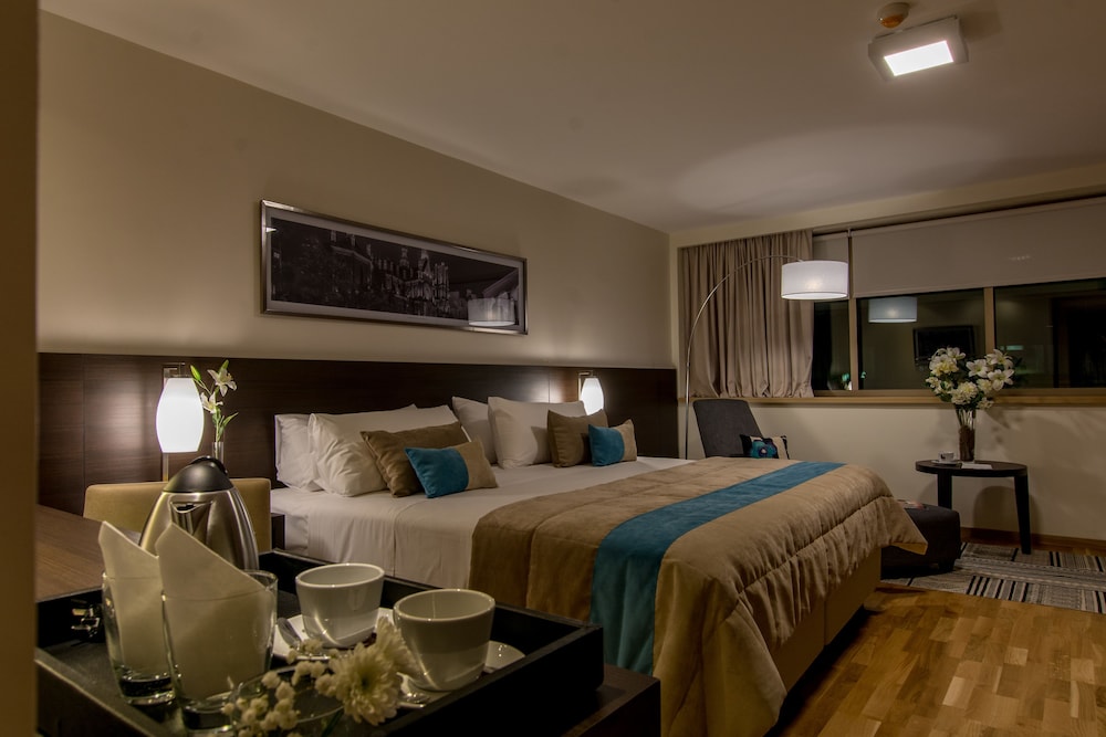 Executive, King Bed
