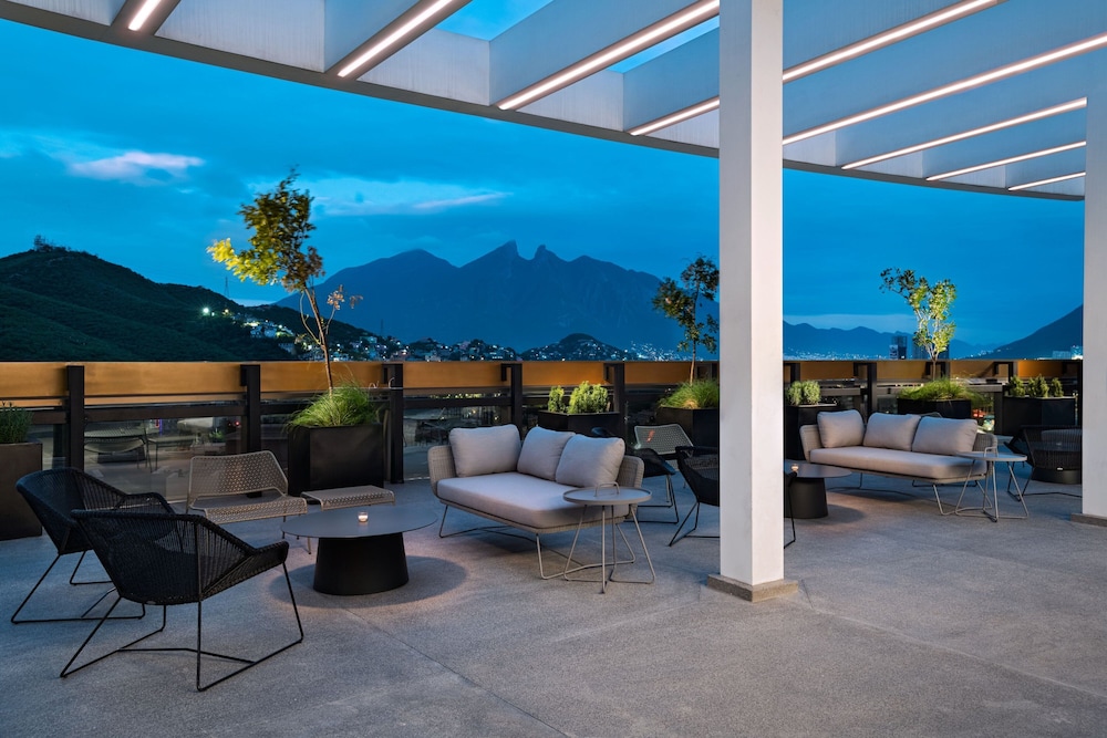 AC Hotel by Marriott Monterrey Valle 44/48