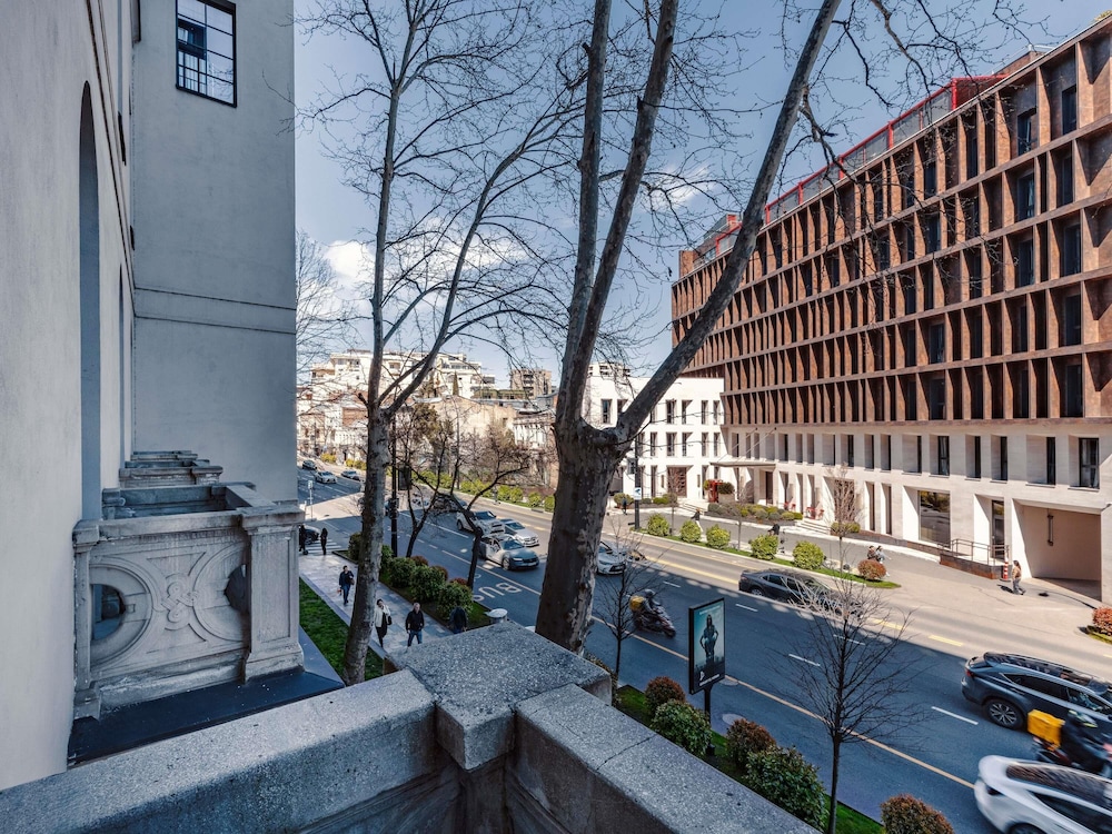 Tbilisi Philharmonic by Mercure Hotel 45/48