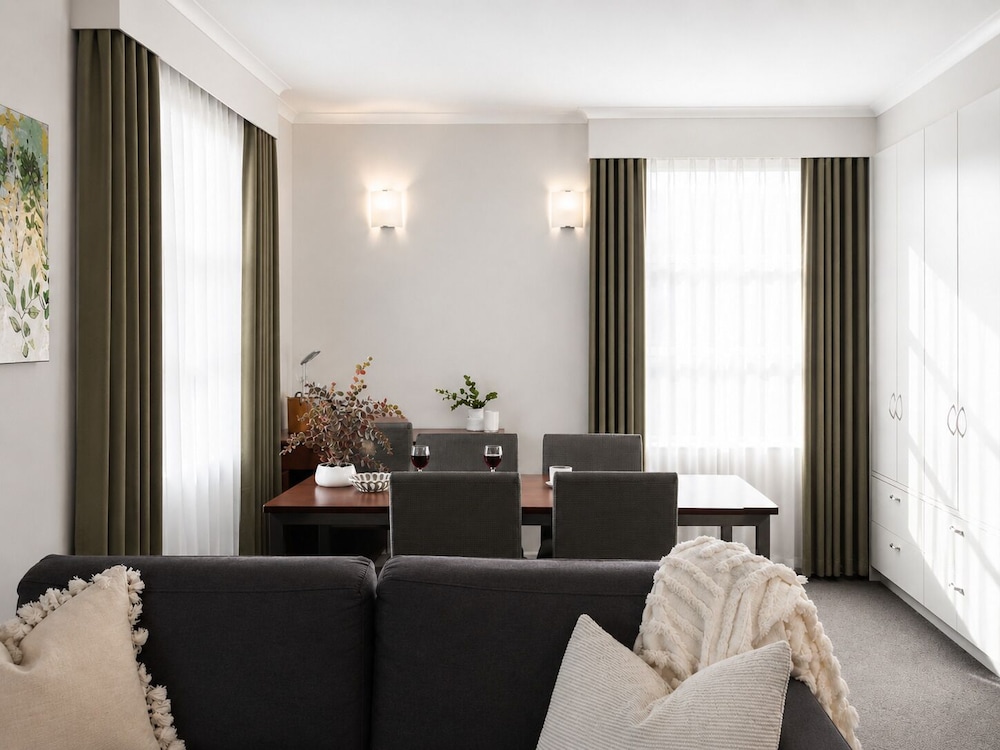 ABODE NARRABUNDAH 49/71