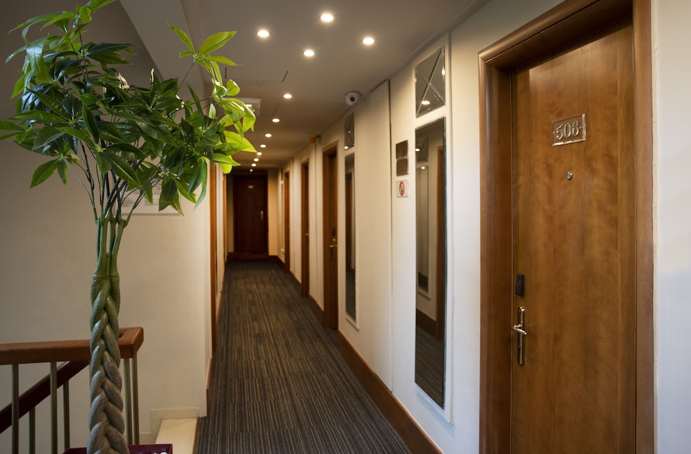 Ilisia Hotel 6/68