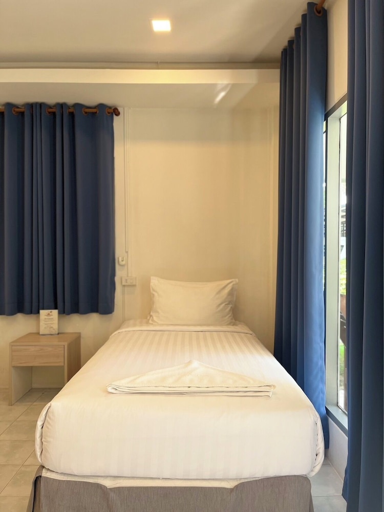 GARDEN, BUNGALOW, TWIN BEDS
