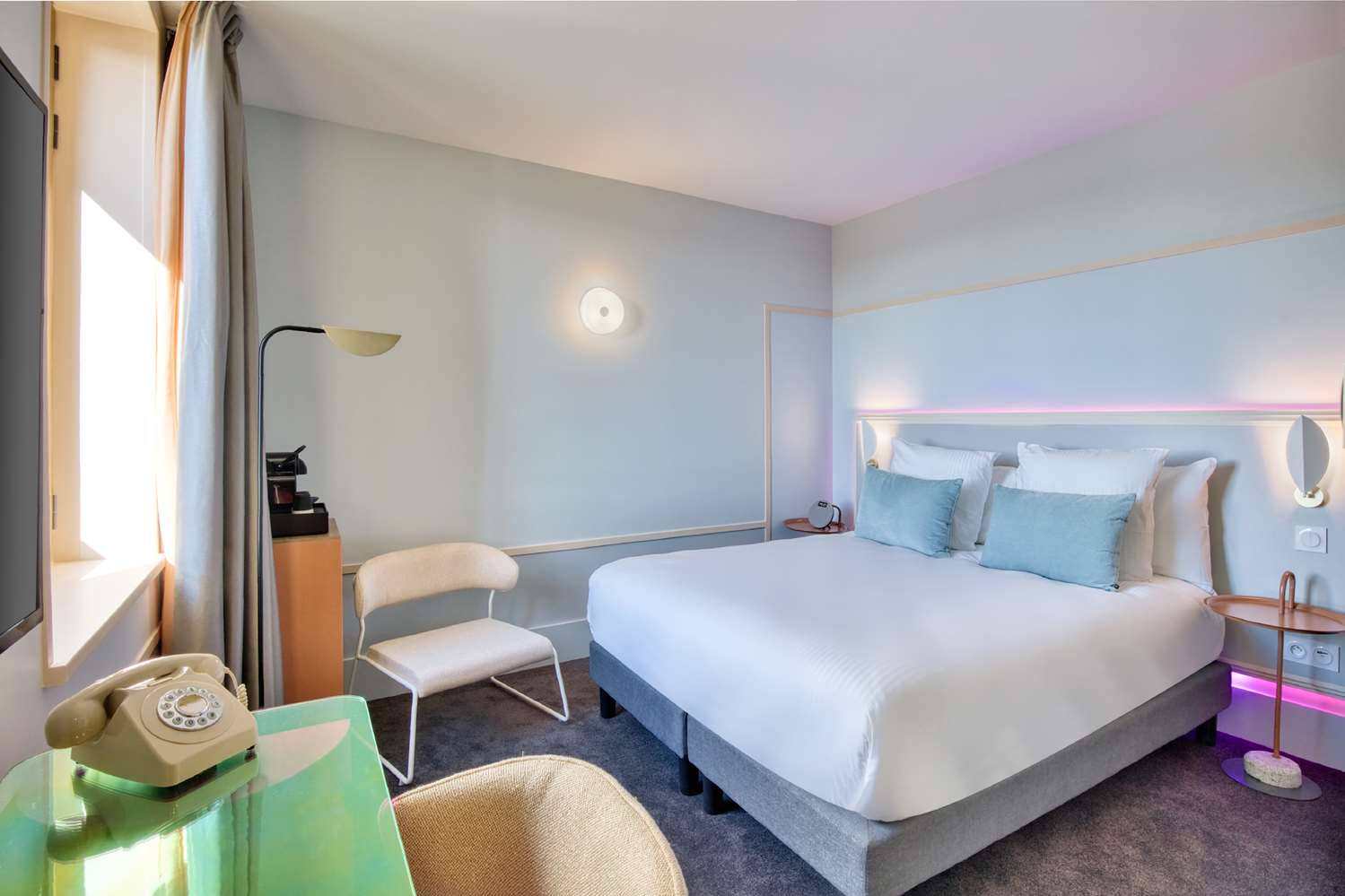 Classic, Queen Bed