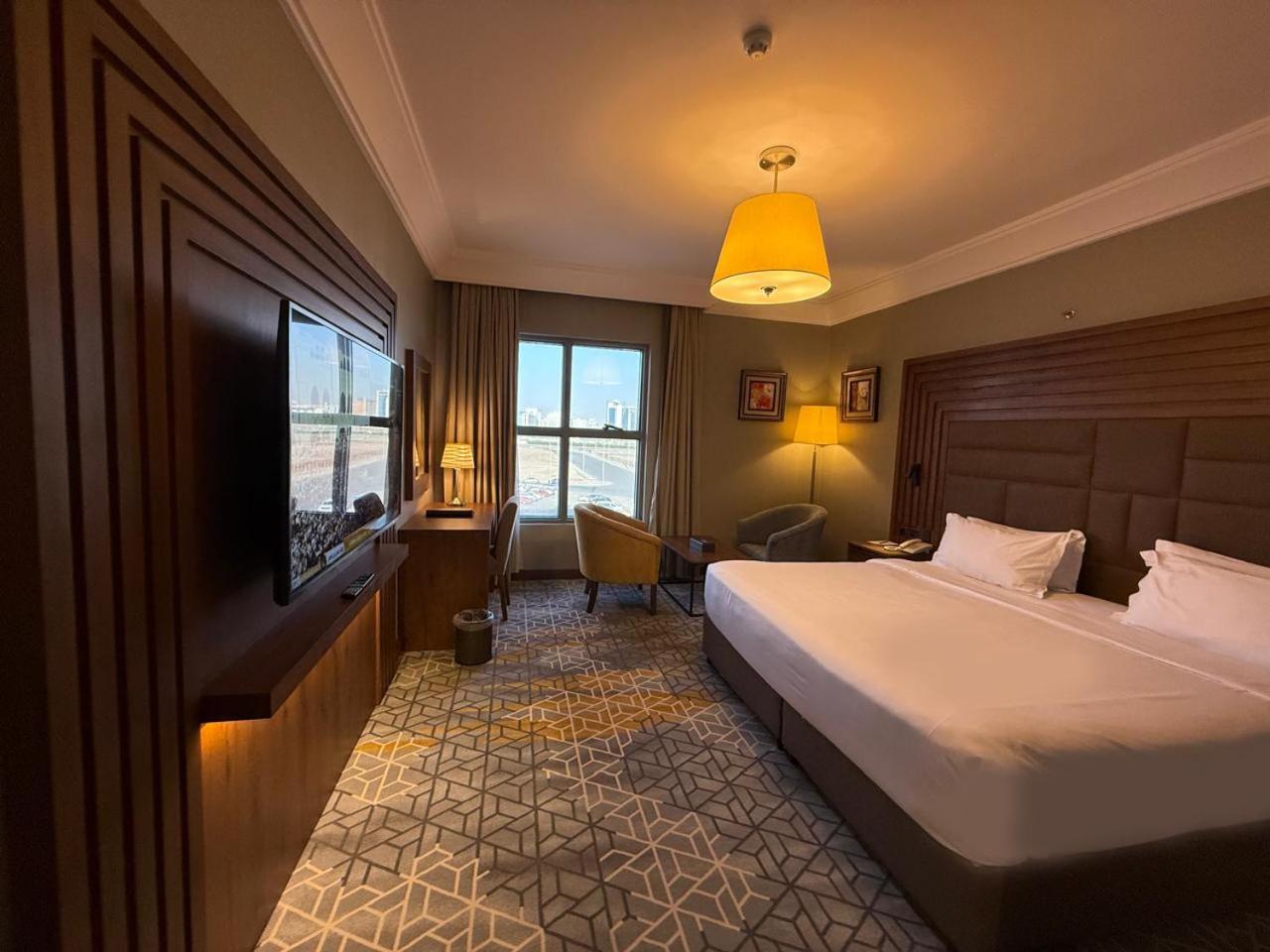 Room, City and Breeze View