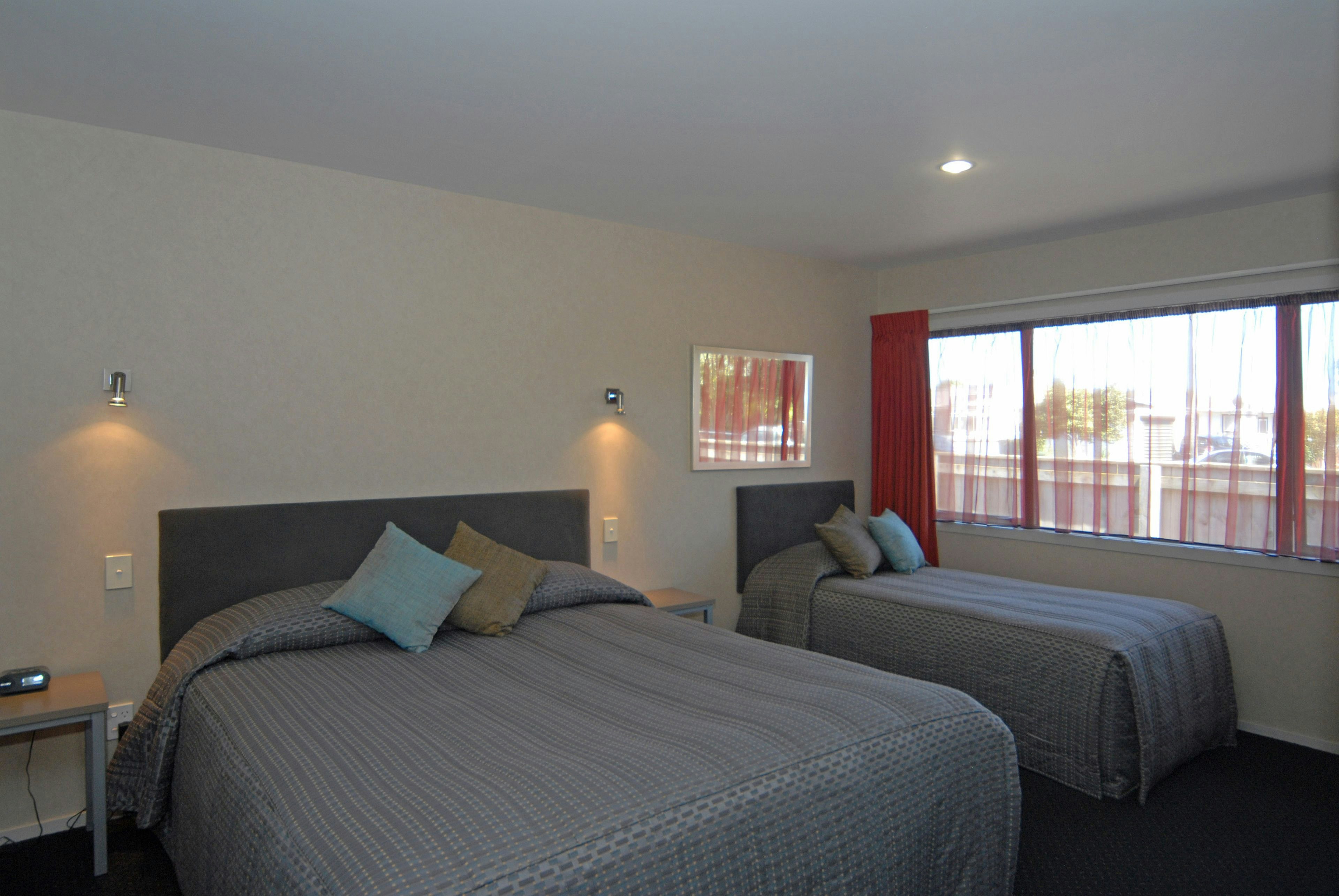 OMAHU MOTOR LODGE 7/37