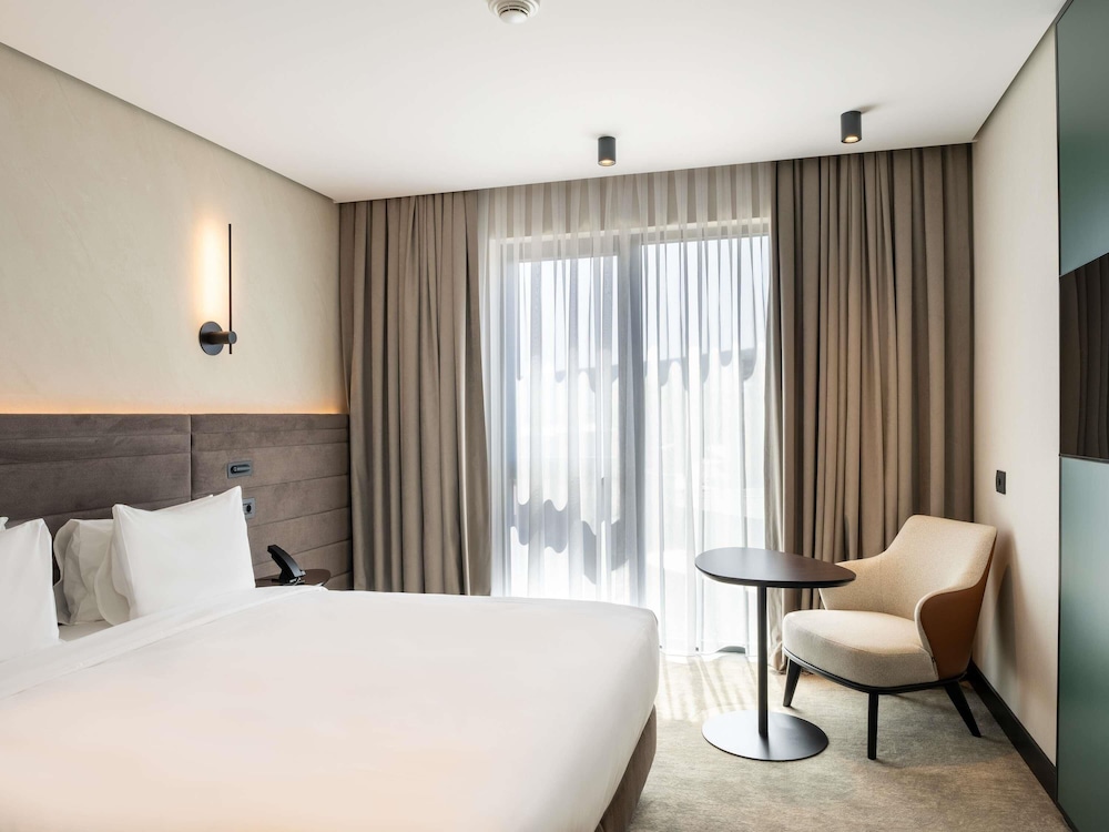Executive, King Bed