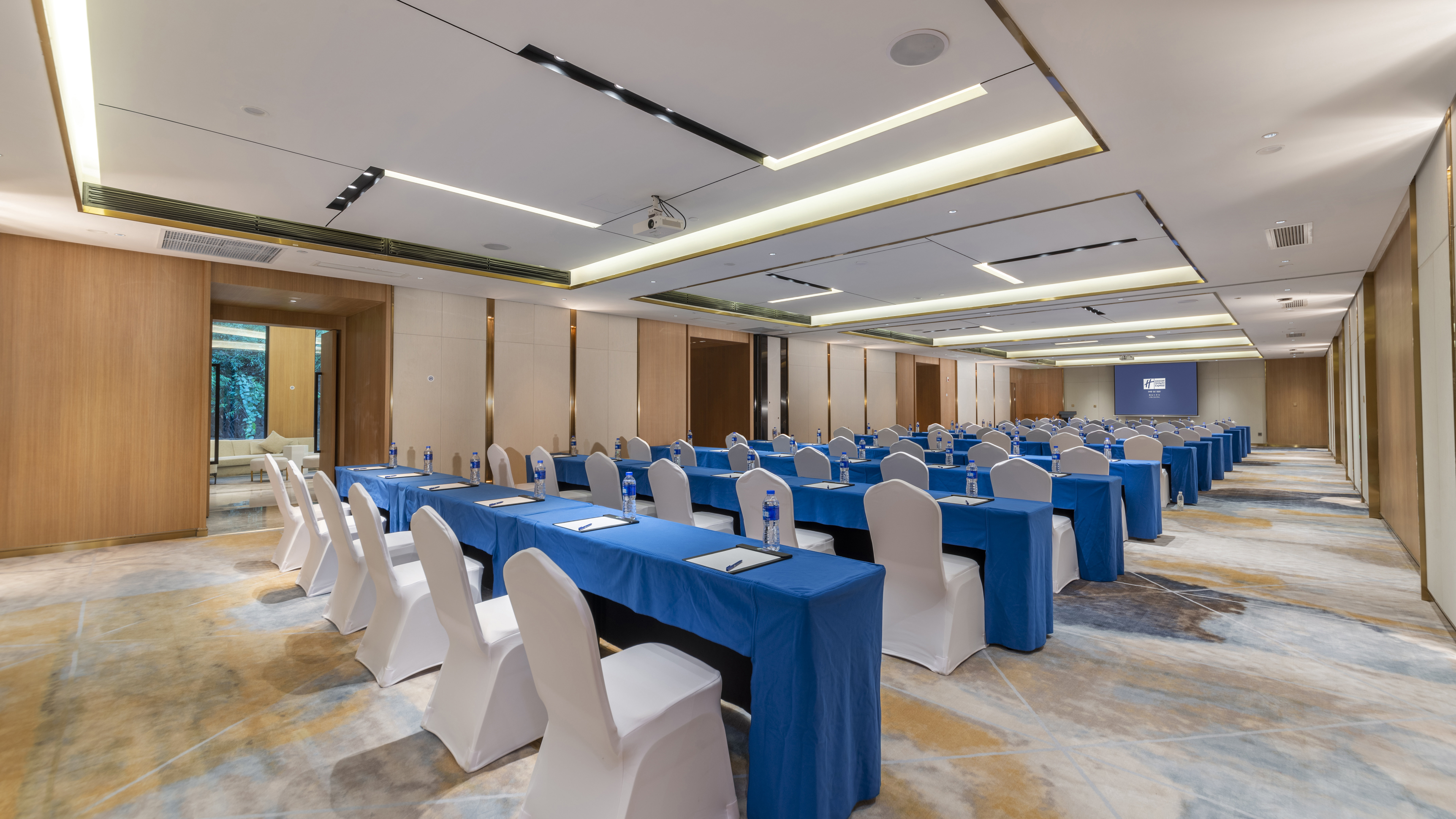 Holiday Inn Express Qiliping 66/75