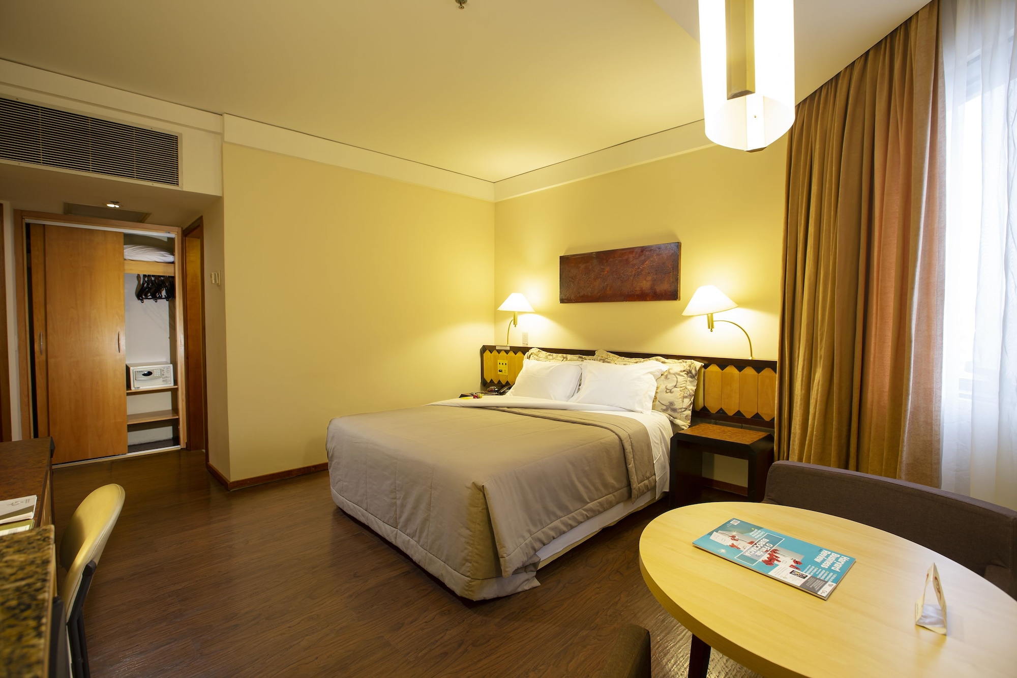 DELUXE, DOUBLE BED