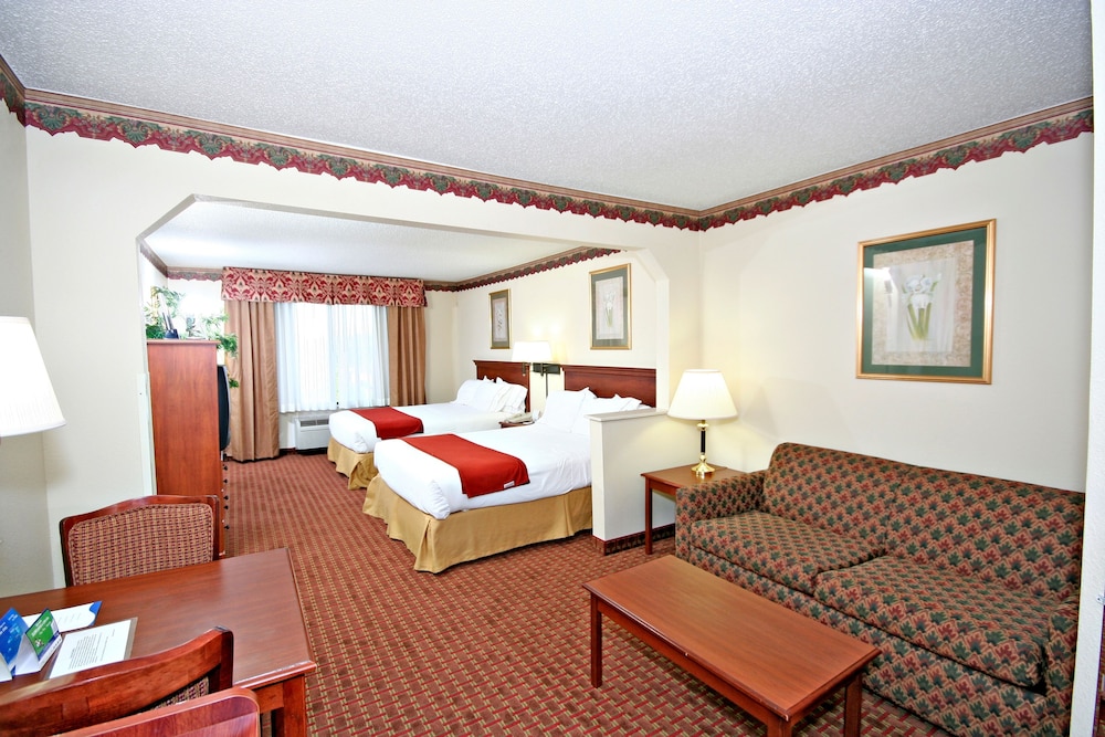 Holiday Inn Express Hillsville 14/47