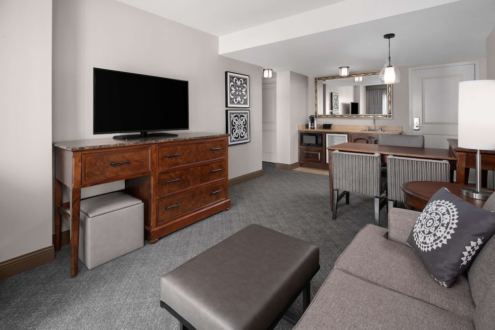 Embassy Suites By Hilton San Antonio Riverwalk Downtown 33/70