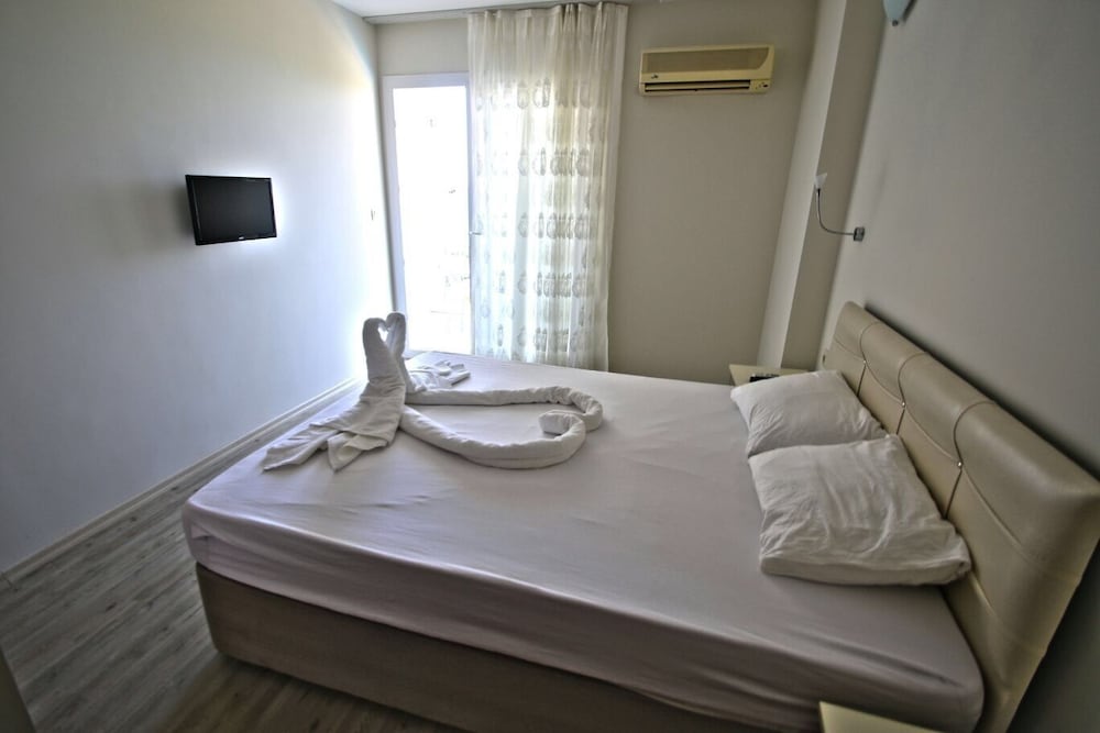 Oz Guzelcamli Otel 7/15