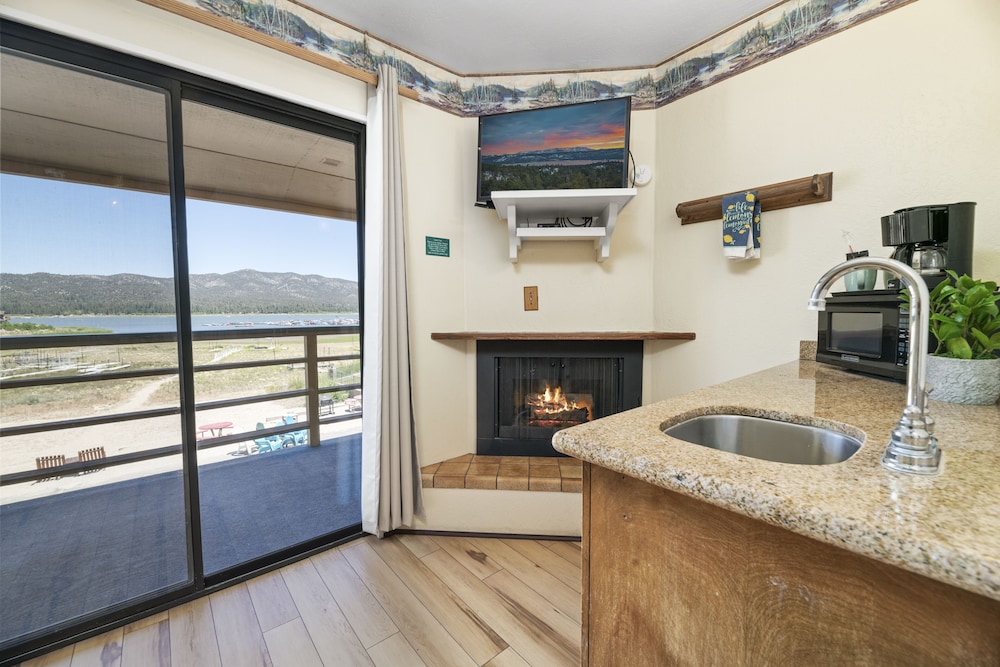 Big Bear Lakefront Lodge 29/50