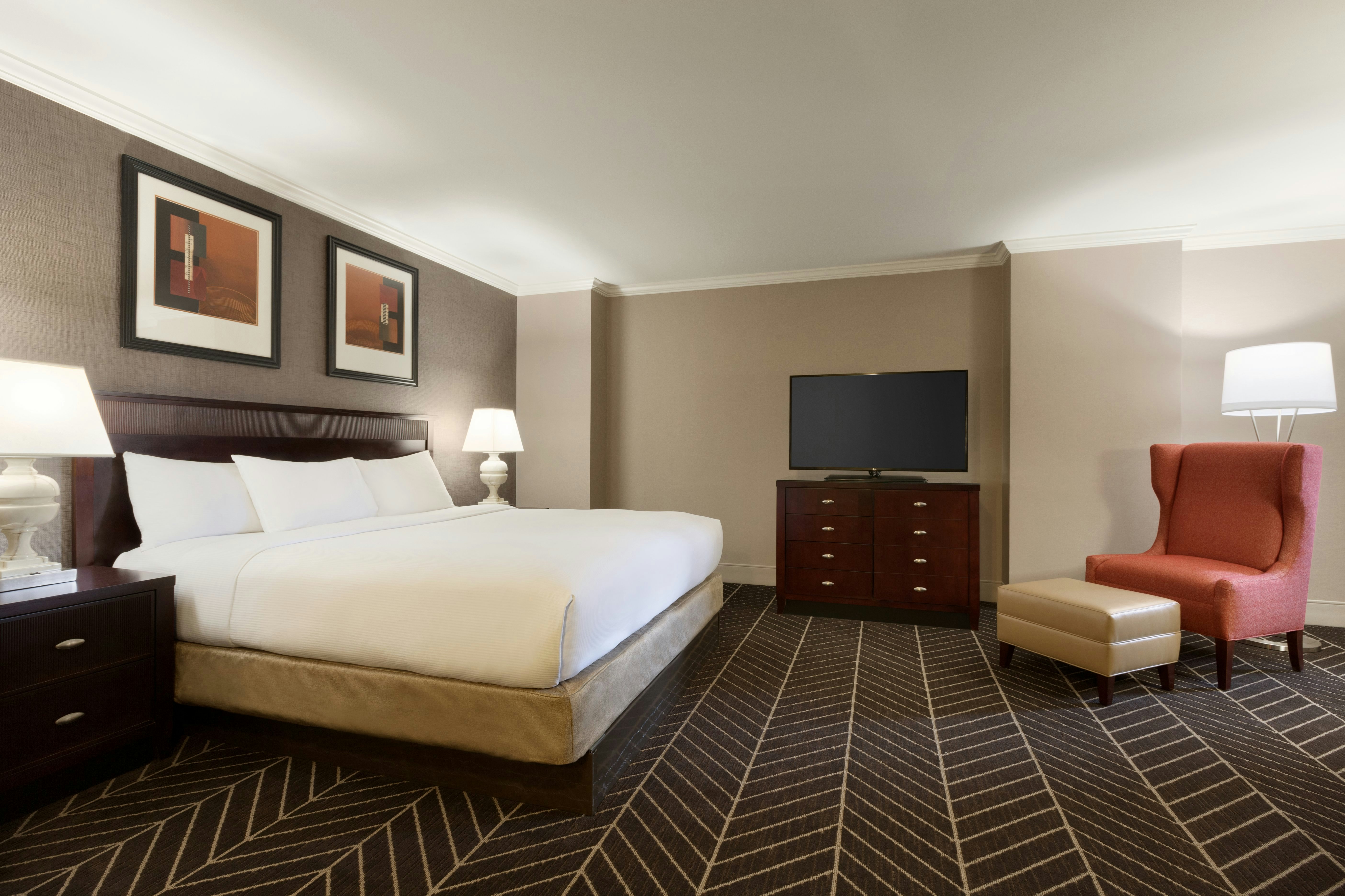 Room, King Bed, Executive Level, Accessible