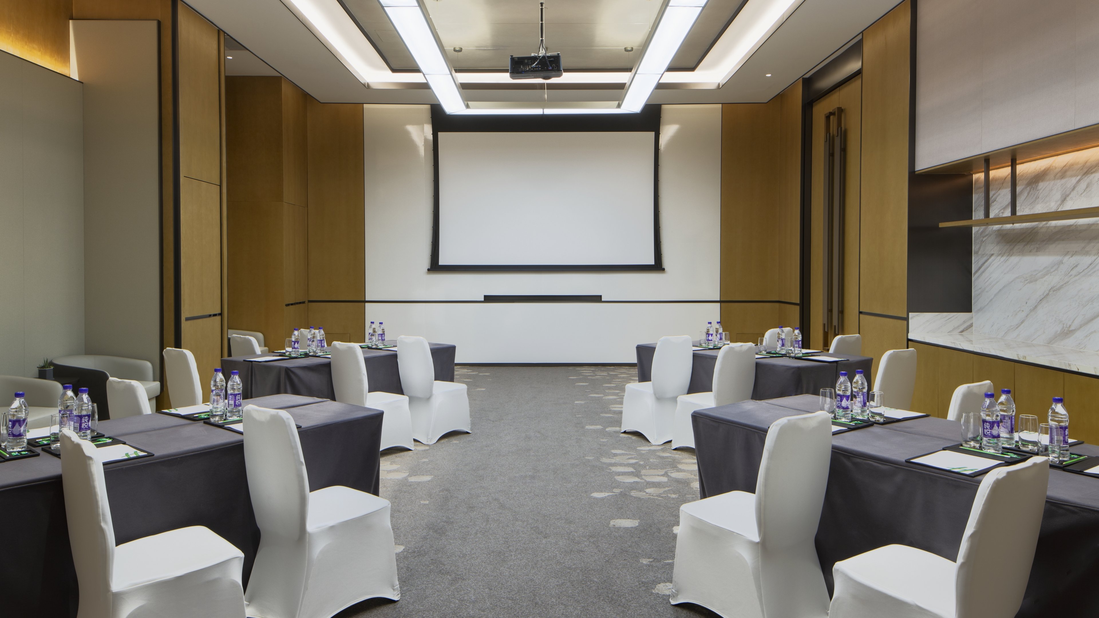 Holiday Inn Hotel And Suites Tianjin Downtown 37/47