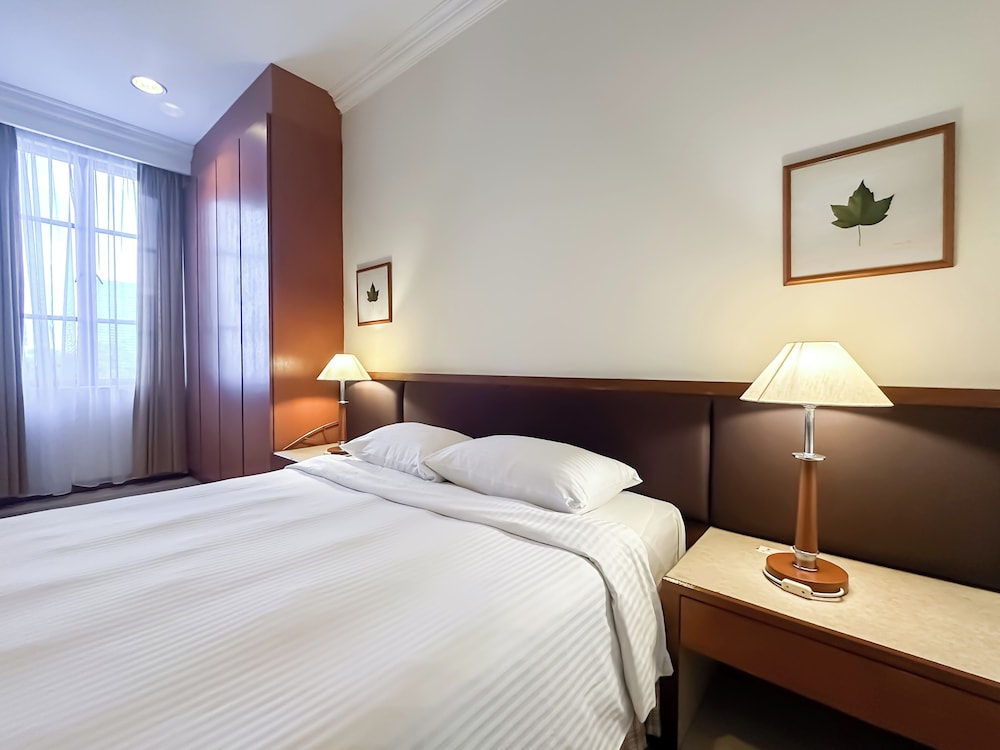 THE MAPLE SUITE 11/50