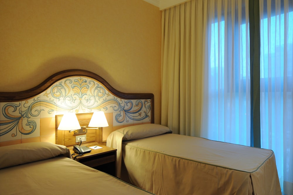 HOTEL JULIA 7/48