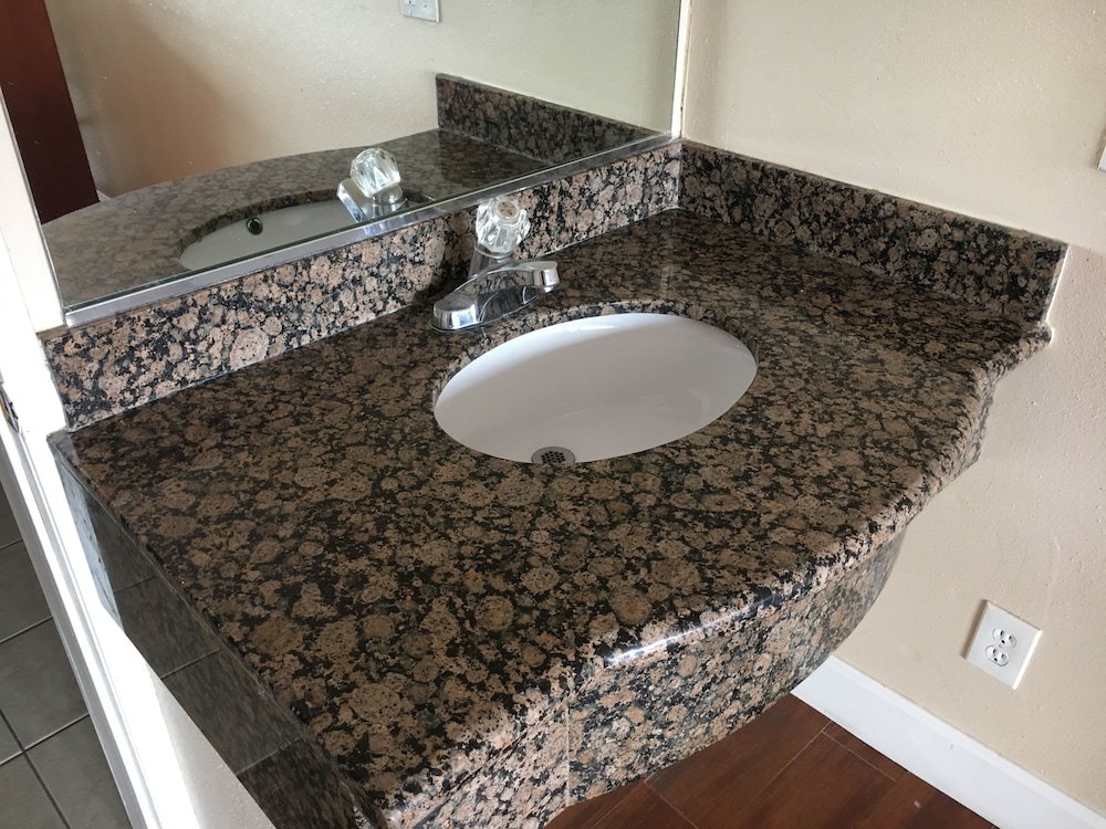 Travelodge By Wyndham Harbor City 23/29