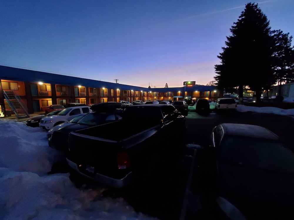 Motel West 39/44