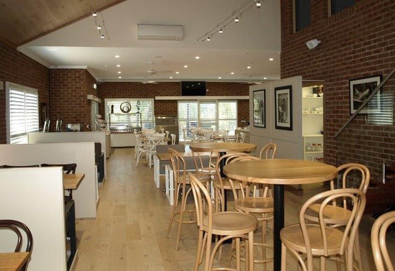 FRANCIS PHILLIP MOTOR INN 38/59