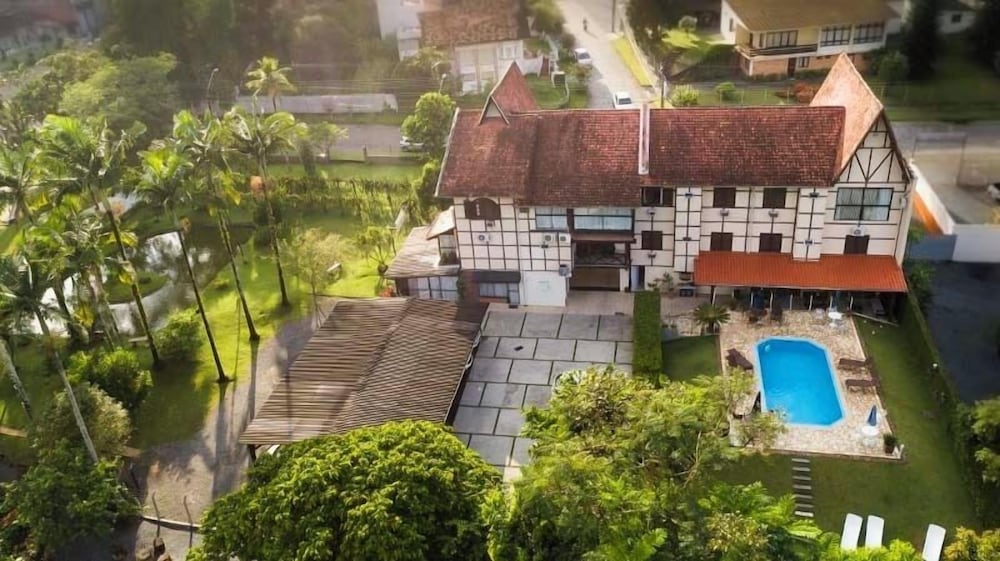 Steinhausen Colonial Hotel 18/20
