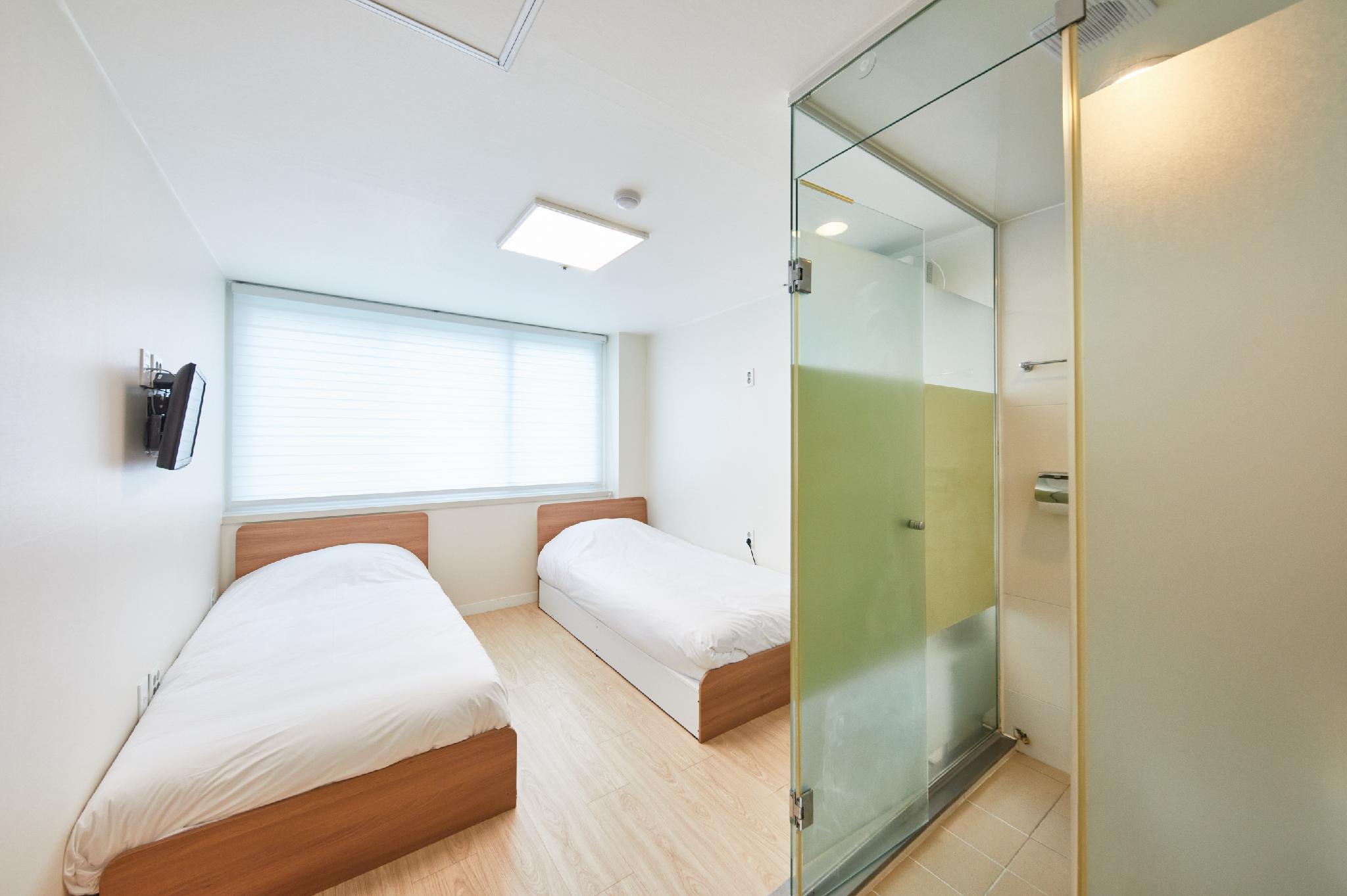 123 Hostel 38/53