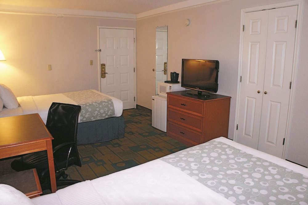 La Quinta Inn Kansas City Lenexa 15/50