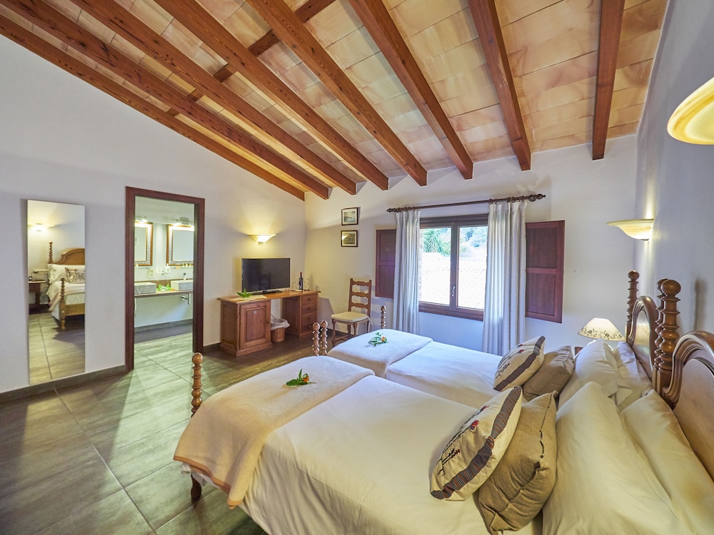FINCA HOTEL ALBELLONS PARC NATURAL 12/70