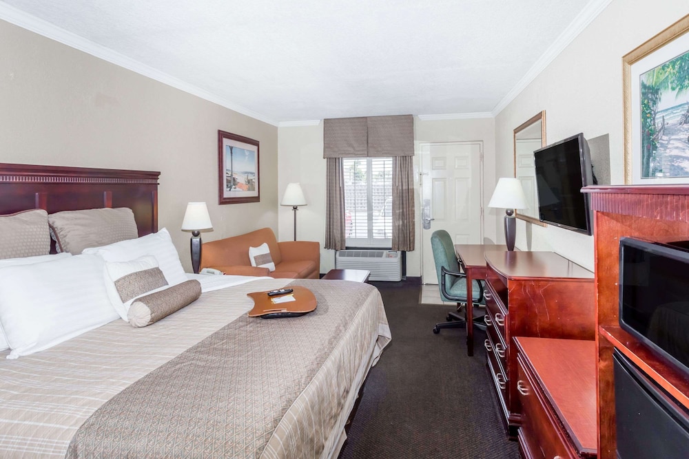 Days Inn By Wyndham Destin 21/40