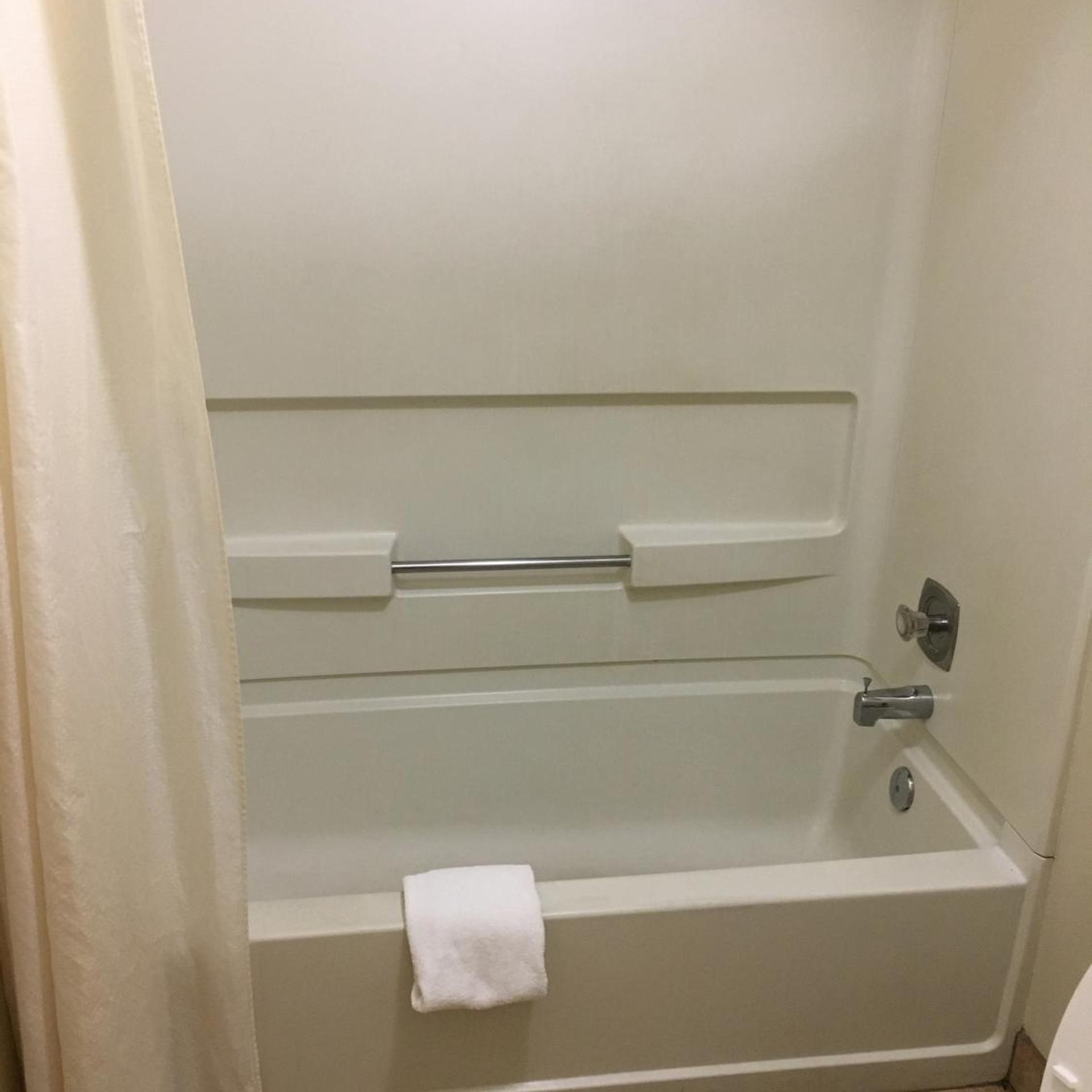 Room, King Bed, Smoking, Econo Lodge Eden, NC 4/4