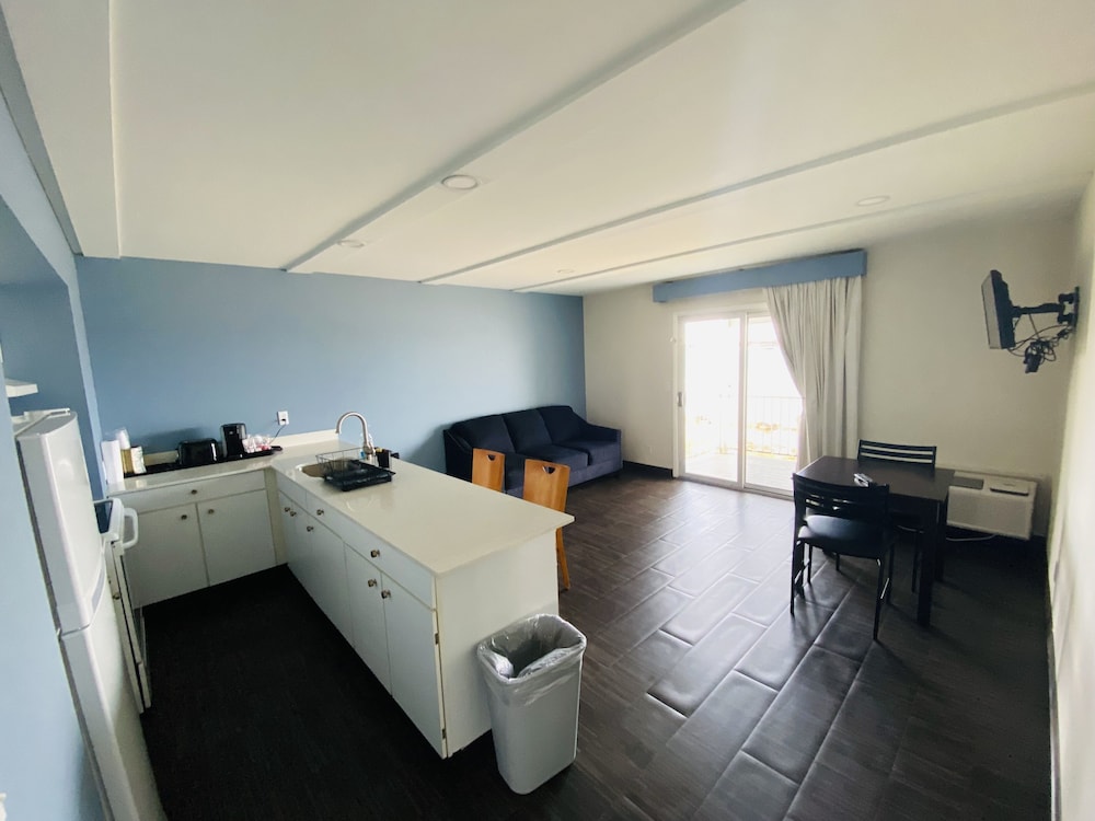 Clearwater Lakeshore Motel 17/44