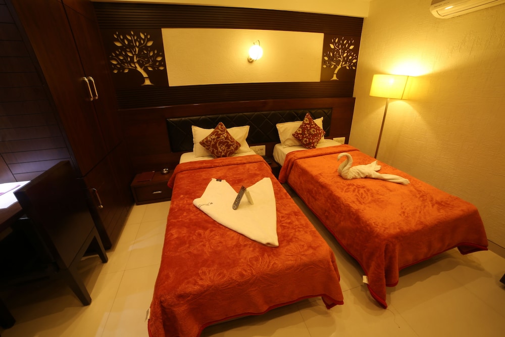 Hotel Grandpragati 18/28