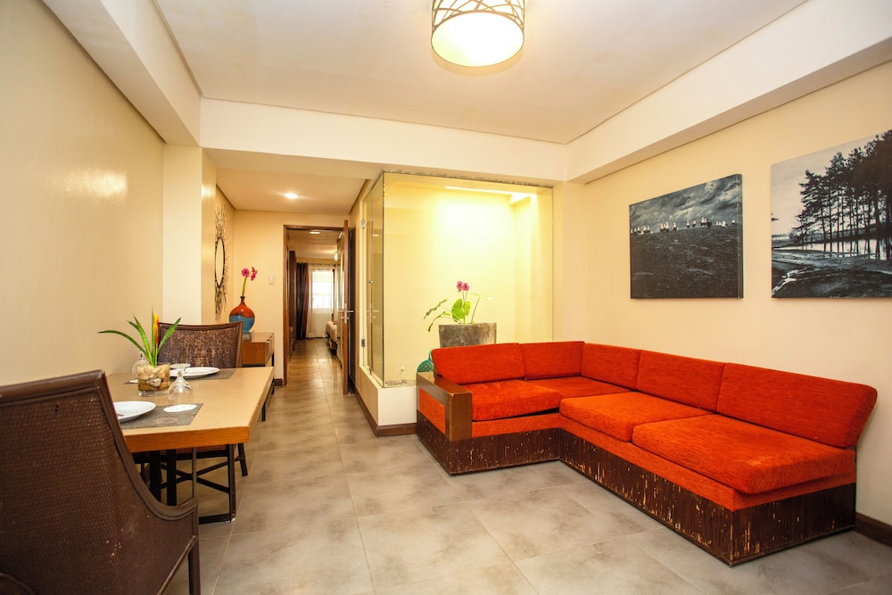 Crown Regency Beach Resort Boracay 55/75