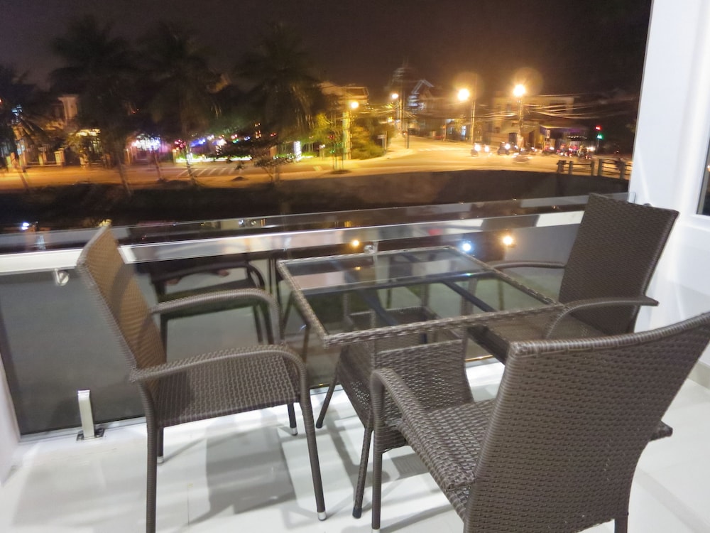 Azalea Homestay 37/48