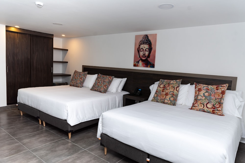 FAMILY, TWIN BEDS