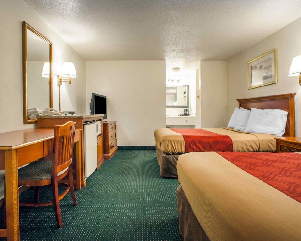 Econo Lodge Somers Point 14/23