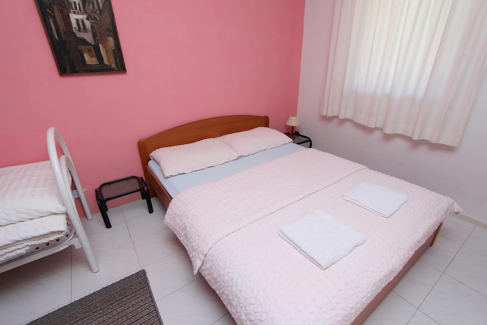 APARTMENTS LORA 21/66