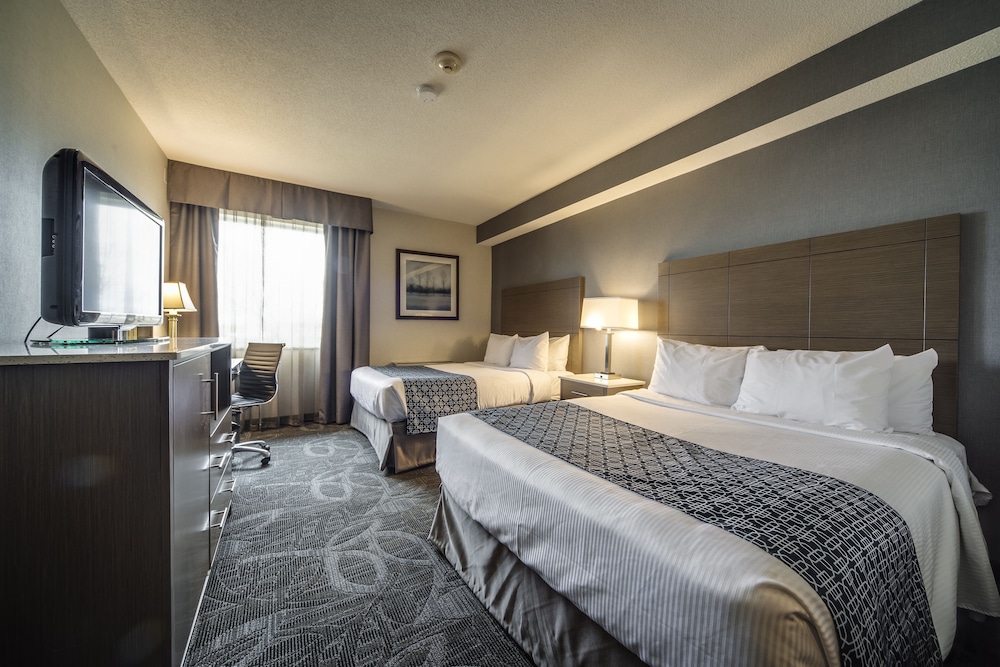 Monte Carlo Inn Airport Suites 15/68