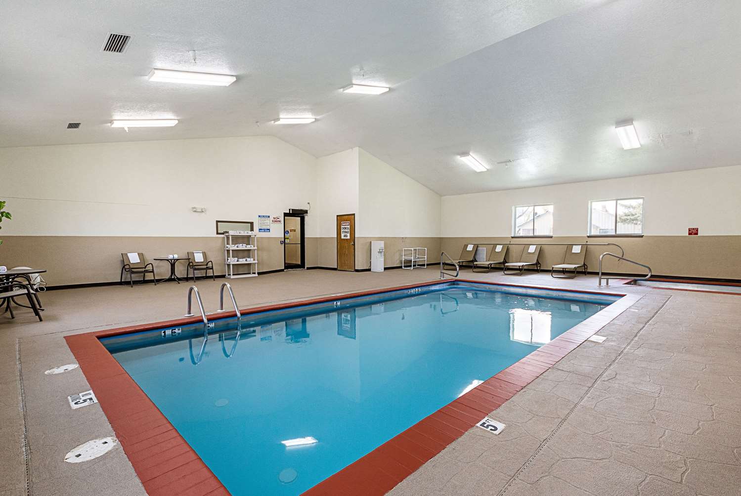 Econo Lodge Livingston Gateway To Yellowstone 10/17