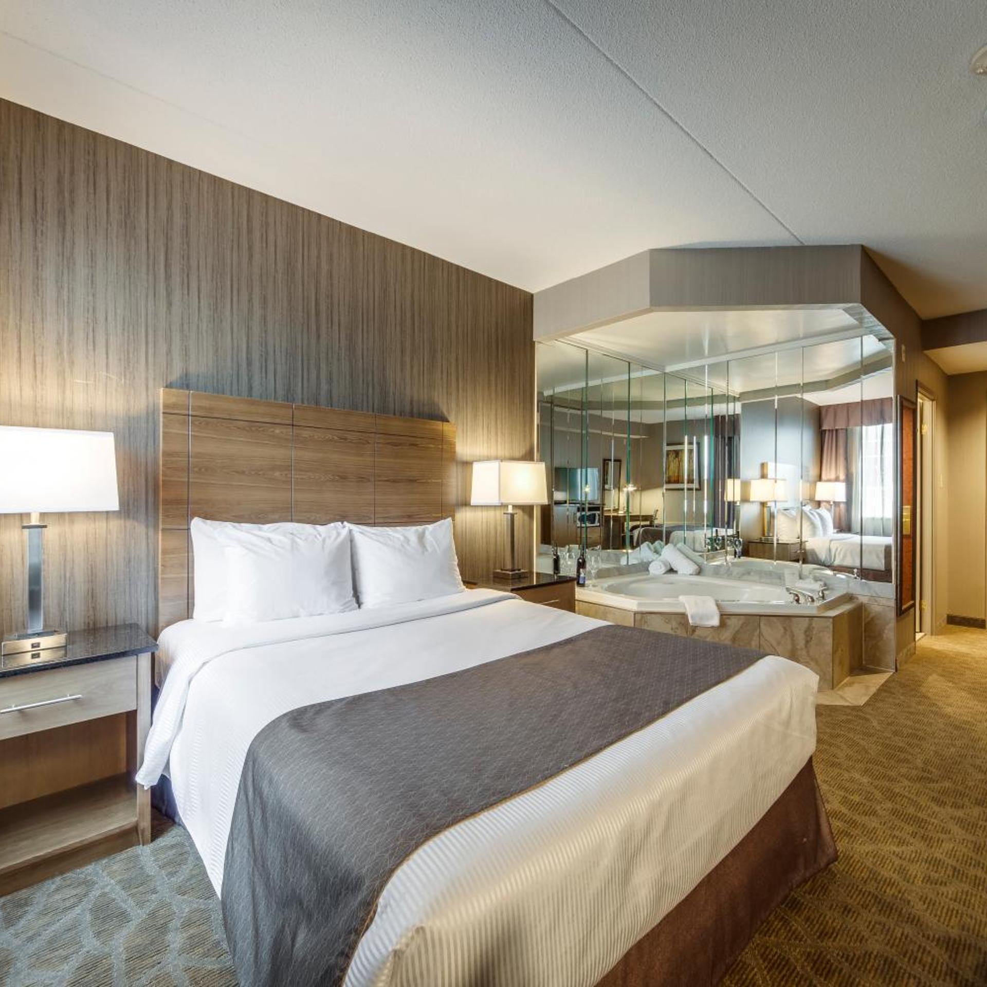Suite, King Bed, Queen Bed, Jetted Tub